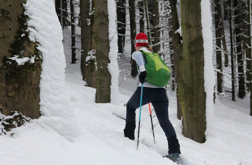 V zasněžených Krušných horách v kalhotech Vaude Shuksan Hybrid Pants woman