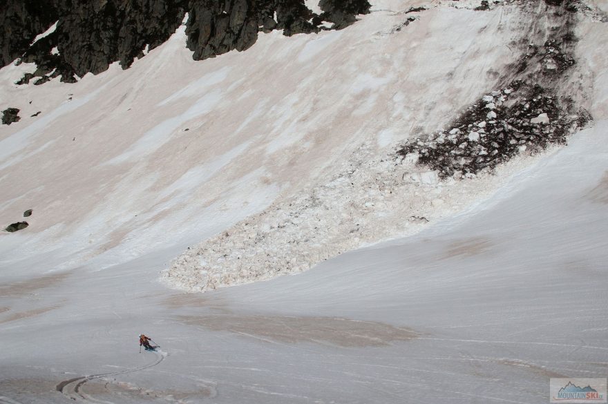 Dojezd na planinu Plan de Aigualluts (2033 m) kolem lavinišť