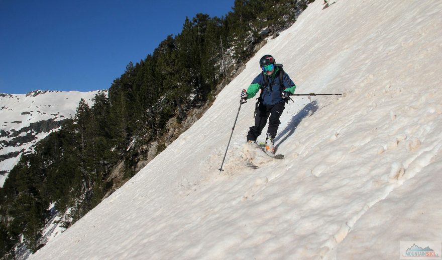 Sjezd ze sedla Coll de la Renclosa (2290 m) k chatě