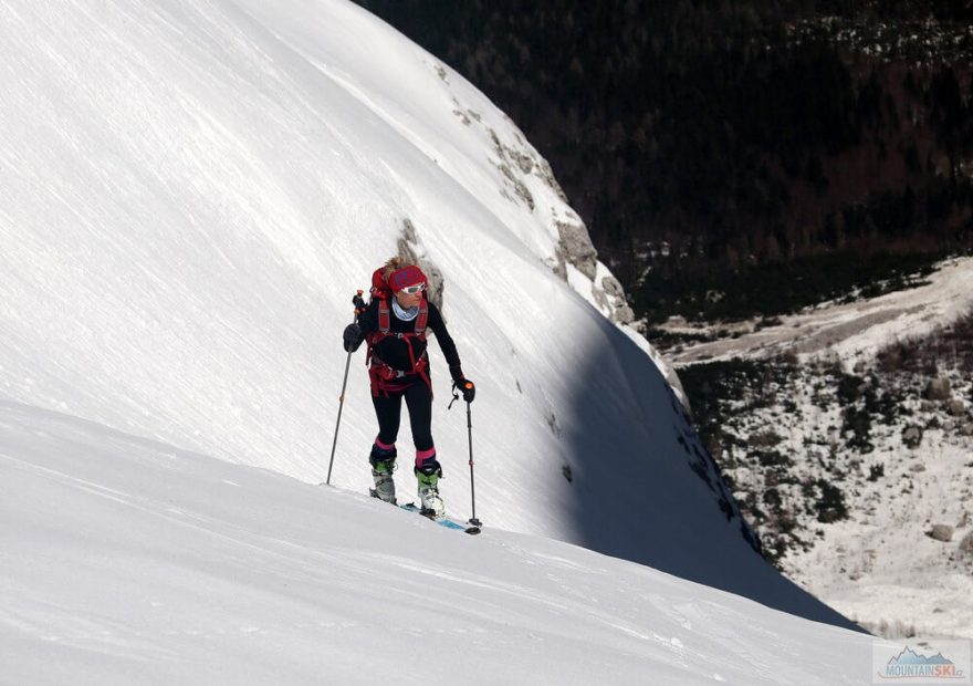 Vysoko nad dolinou, skialpinistická túra nad Kotovo sedlo pod severními srázy Jalovce v Julských Alpách