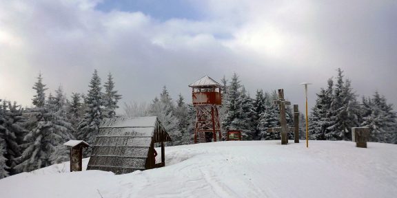 Stratenec (1055 m) – skialpový okruh z Malých Karlovic s lesním sjezdem