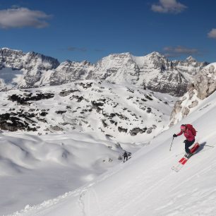 Parádní sjezdy na svazích pod Monte Ursic