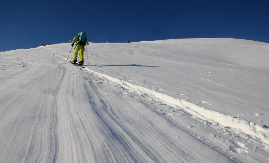 Vyfoukaný sibiřský hřeben na splitboardu