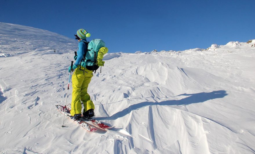 Tvrdý varhanovitý podklad není pro výstup na splitboardu ideální