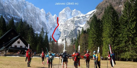 Jalovec (2645 m) – strmým Kugyho žlabem do sedla 2400 metrů