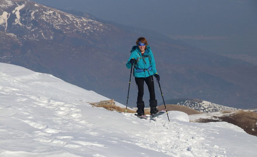 Na vrcholu Bakardan (2704 m) se splitboardem na nohou