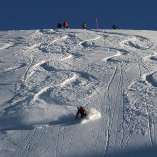 Jožo sjíždí za tátou, tady jsme s Ladou a Lídou nejely