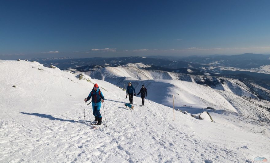 Na splitboardu v traverzu kousek pod vrcholem Ďumbieru