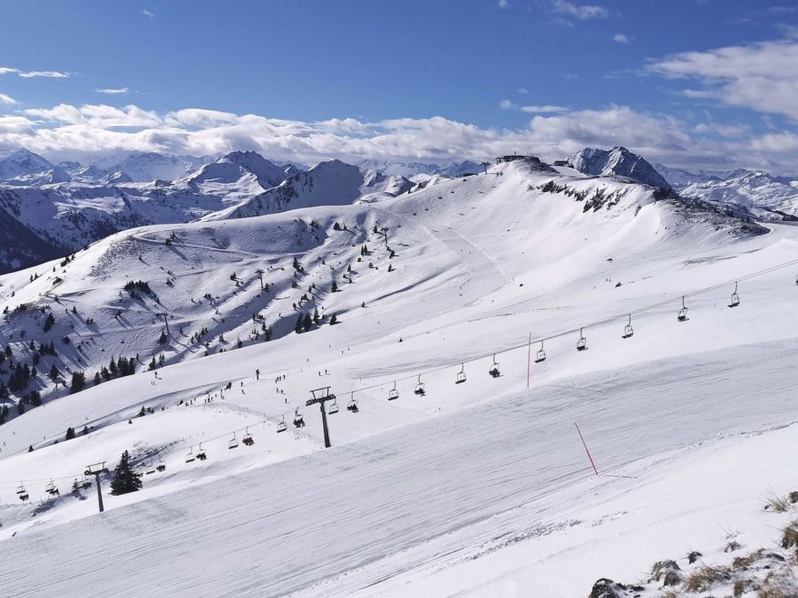 Lyžařská oblast Dolomity Superski sdružuje 12 předních středisek v regionu a nabízí společný skipas pro 1200 km sjezdovek a 460 vleků a lanovek.