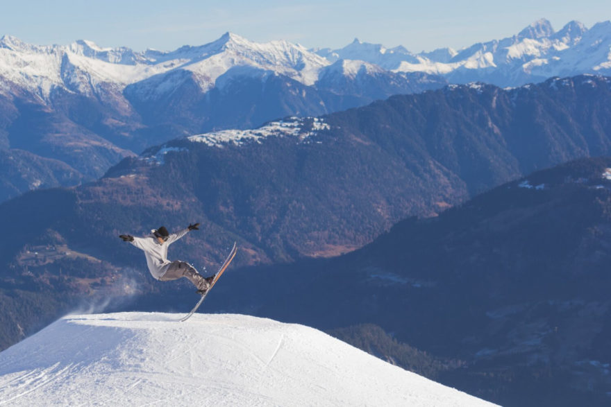 Freeskiing ve Švýcarsku na „prašanu".