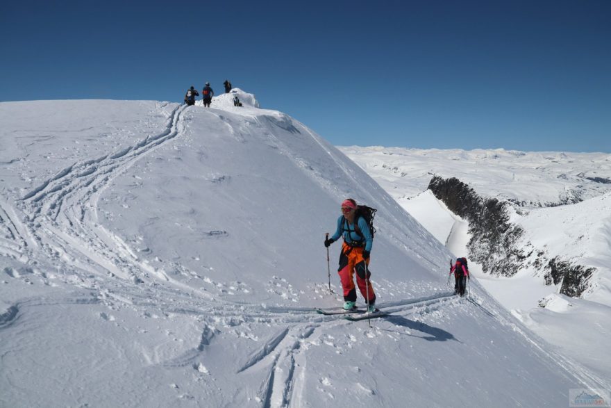 U vrcholu Storebjørnu (2222 m)