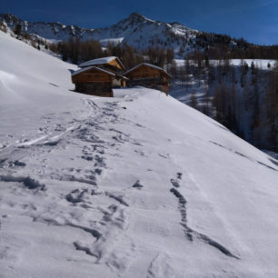 Skialpová túra na vrchol Rotlahner nad střediskem Santa Maddalena, Jižní Tyrolsko, italské Alpy.