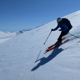 Sjezd z Kjelhøe (2223 m)