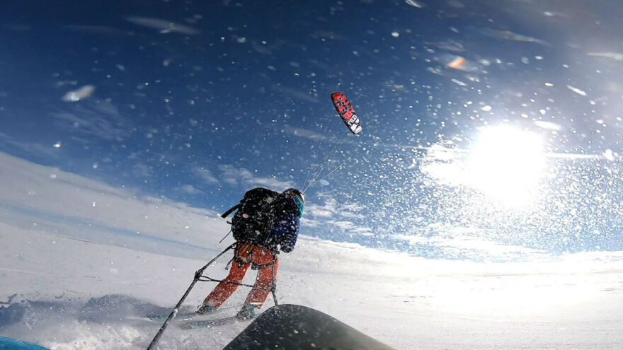 Pro spojení lyží, kite, saní a traverzu Laponska se rozhodla současná držitelka Guinessova rekordu v nejdelší kitesurfingové cestě bez supportu ve filmu Lapland Explorer, který můžete vidět na Snow Film Festu