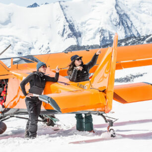 Line And Air ohromí diváky Snow Film Festu neuvěřitelnými výhledy z paluby ultralehkého letadla a svobodou, kterou si autor Geraldine Fasnacht užívá při jízdě na snowboardu.