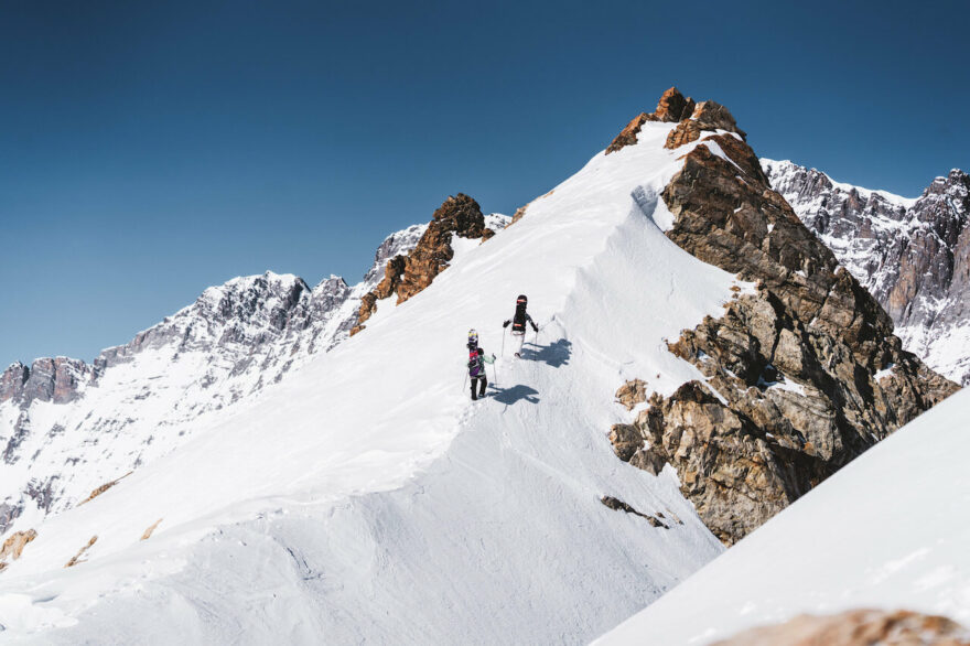 Line And Air ohromí diváky Snow Film Festu neuvěřitelnými výhledy z paluby ultralehkého letadla a svobodou, kterou si autor Geraldine Fasnacht užívá při jízdě na snowboardu.