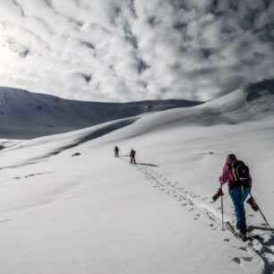 Program festivalu Obzory láká na skialpy do Alp, Skandinávie i na Kavkaz.