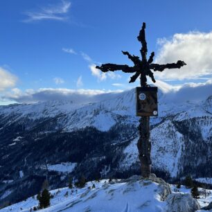 Vrcholový kříž na Mittereckhöhe (2020 m)