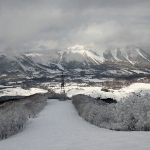 Výhled na Shiribetsu z lyžařského střediska Rusutsu
