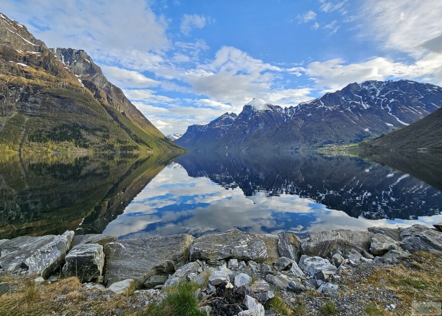 Ranní probuzení u fjordu