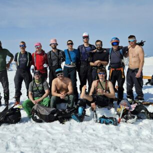 Vrcholové foto části účastníků na Storhornetu (1600 m)