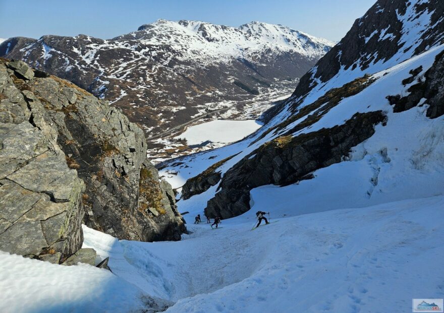 Potočním korytem cestou na Ytstevasshornet (1330 m)