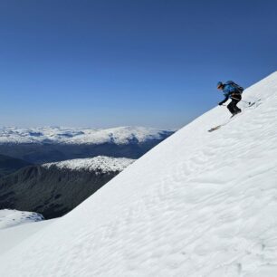 Sjezd z vrcholu Høgenibba (1191 m) - Přemek