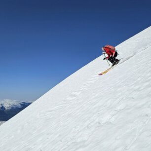 Sjezd z vrcholu Høgenibba (1191 m) - Jitka