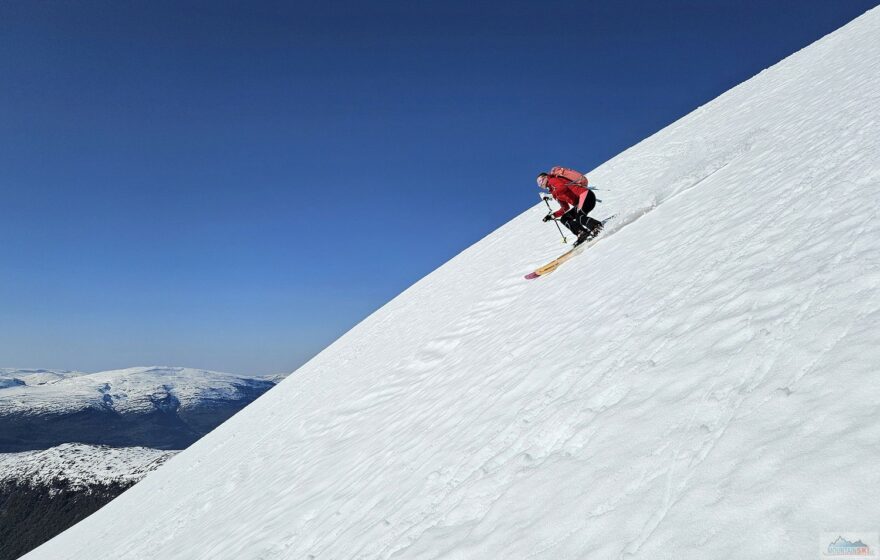 Sjezd z vrcholu Høgenibba (1191 m) - Jitka