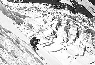 Aktivní lavinový test - seříznutí svahu lyžemi