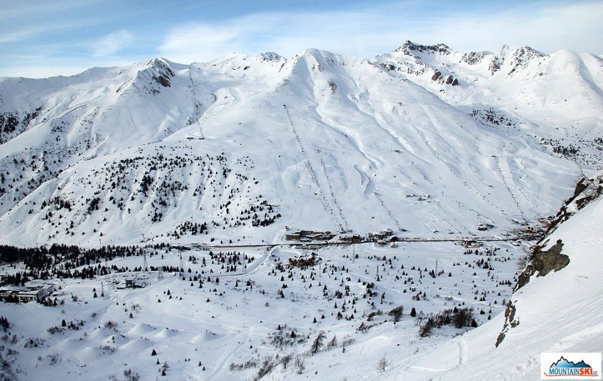 Výhled na Passo Tonale z černé sjezdovky Paradiso