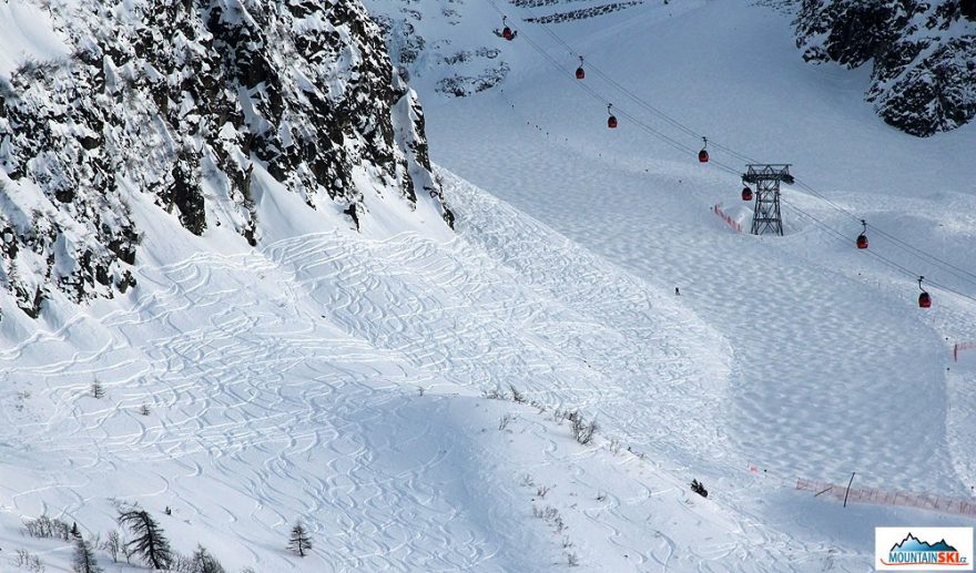 Na sjezdovce Paradiso vyježděné krásné muldy, vedle sjezdovky prašan nad kolena