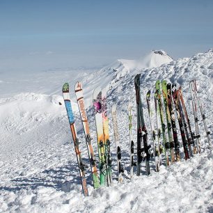 Plot z lyží na vrcholu Korjakského 