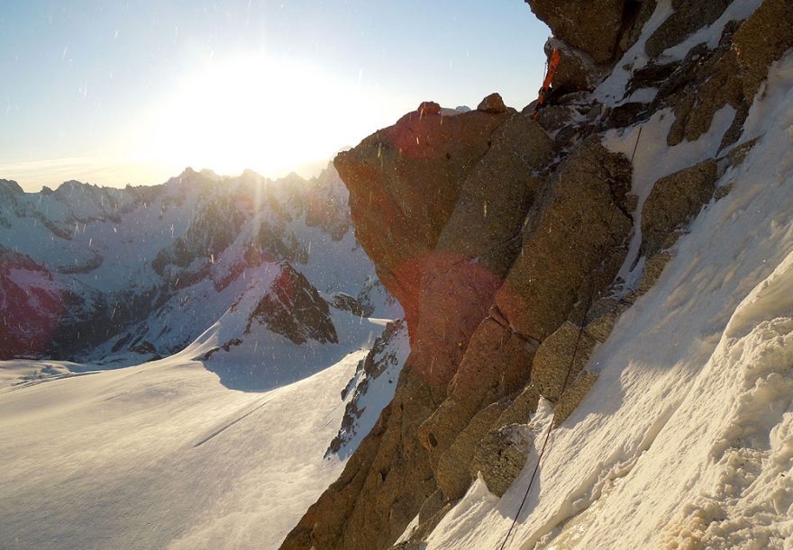 Skalní část výstupu přes Triangle na Mt. Blanc du Tacul