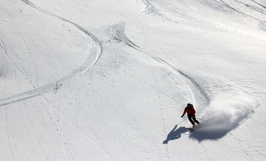 Hrnutí dole kopcom středním obloukem