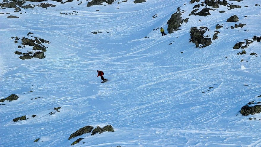 Slalom mezi kameny při sjezdu od Bystré lávky