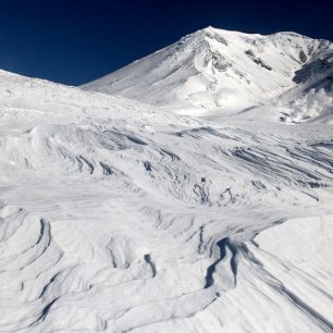 Ve vyhlášené prašanové oblasti ostrova Hokkaido - Asahidake - tentokrát moc prašanu není