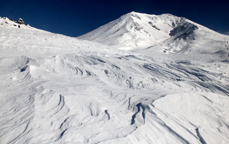 Ve vyhlášené prašanové oblasti ostrova Hokkaido - Asahidake - tentokrát moc prašanu není