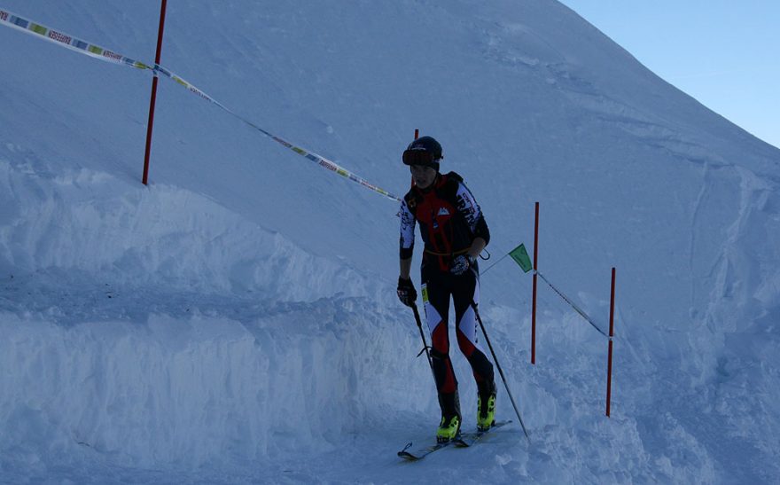 Poslední depo při individuálu - lyže na batoh a závěrečný strmý výstup na Six Blanc 2445 m