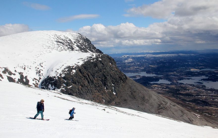 Na skialpech a splitboardu na svazích Nibbi