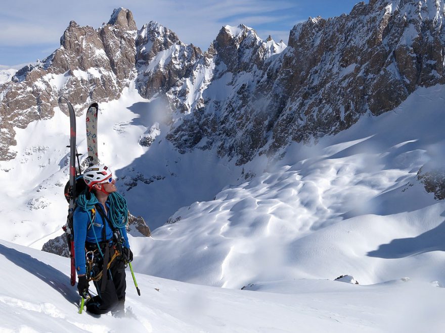 V pozadí za šampónem nejvyšší kopec Cilo Dag – Resko (4186 m)