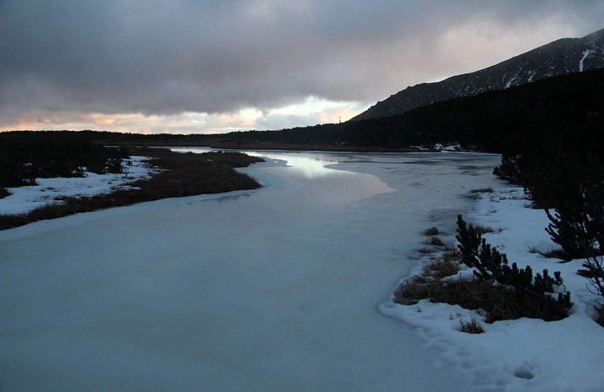 Lehce přimrznuté pleso