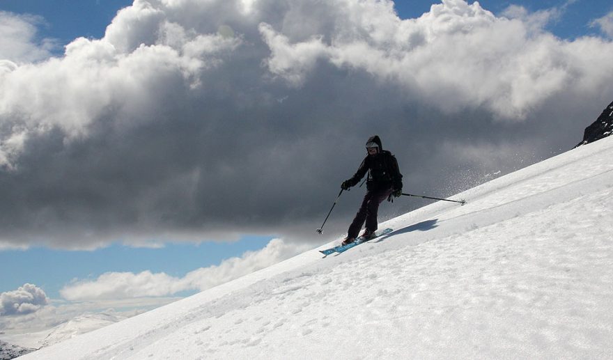 Volné pláně v oblacích, to je skialp v Makedonii