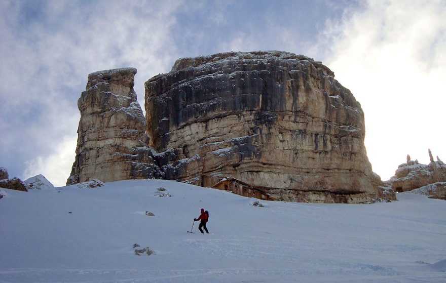 Guzepe ve sjezdu pod Bivacco della Pace