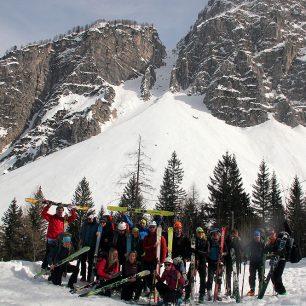 Výletnická skupina na velikonoce v Julských Alpách