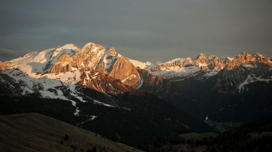 Pohled z Passo Sella na náš cíl