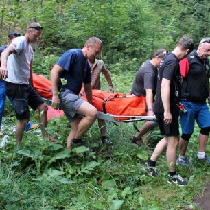 Na některých stanovištích si mohli zachraňující vyžádat dopomoc od členů Horské služby Jizerské hory