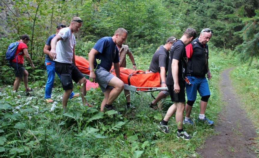 Na některých stanovištích si mohli zachraňující vyžádat dopomoc od členů Horské služby Jizerské hory