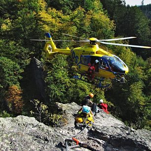 Cvičná záchrana na via ferratě Vodní brána u Semil