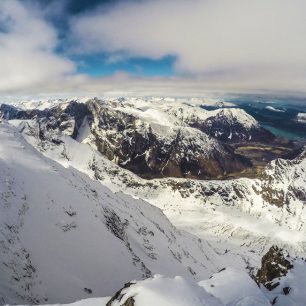 Romsdalské panorama za odměnu z vrcholu Venjetindu